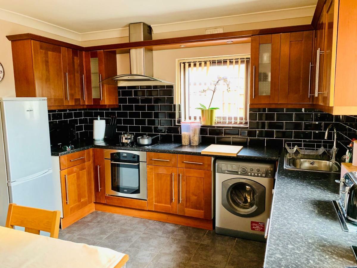 Housefield 1 Apartment Bucknall  ภายนอก รูปภาพ