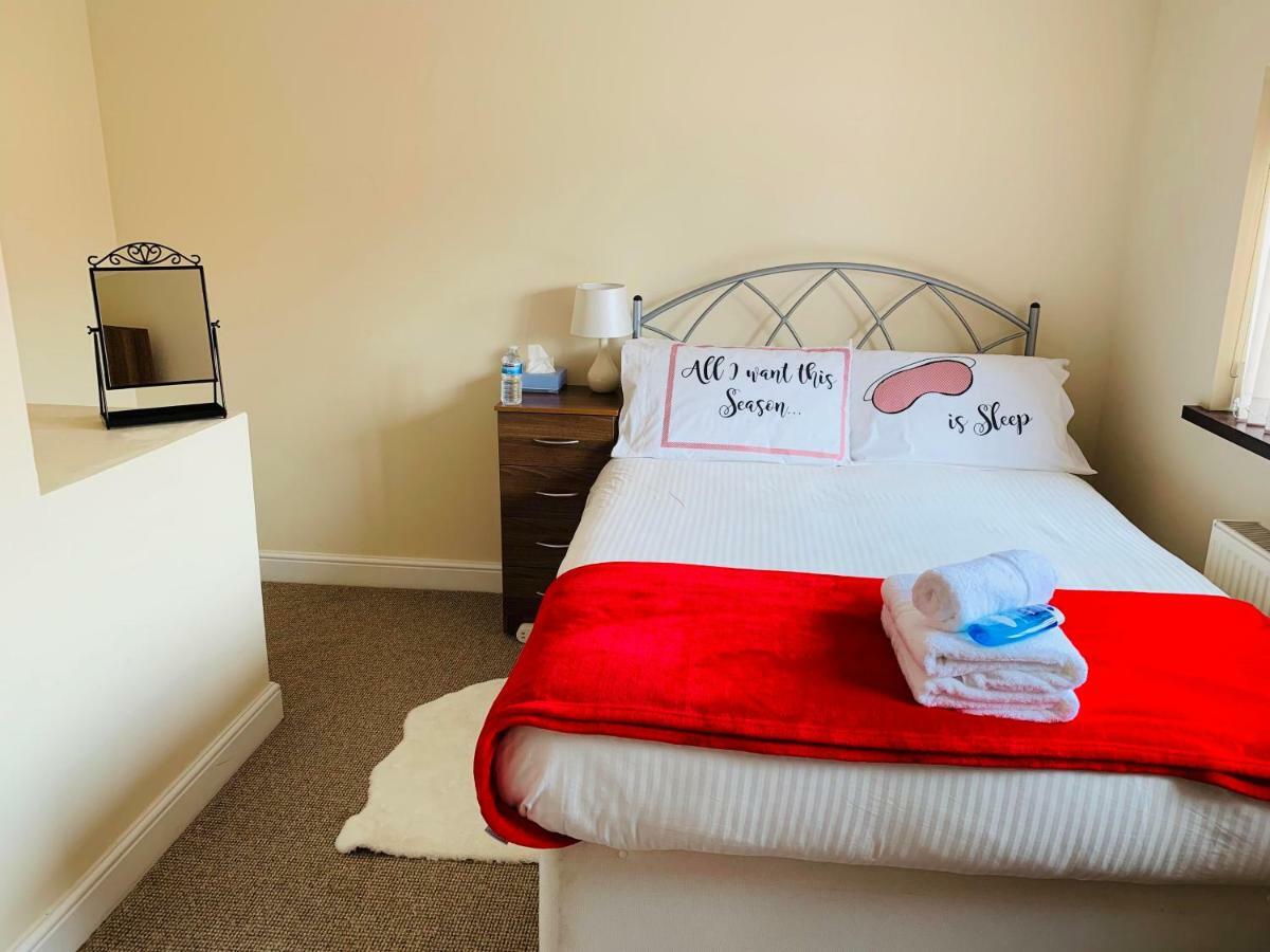 Housefield 1 Apartment Bucknall  ภายนอก รูปภาพ