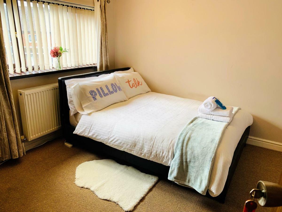 Housefield 1 Apartment Bucknall  ภายนอก รูปภาพ